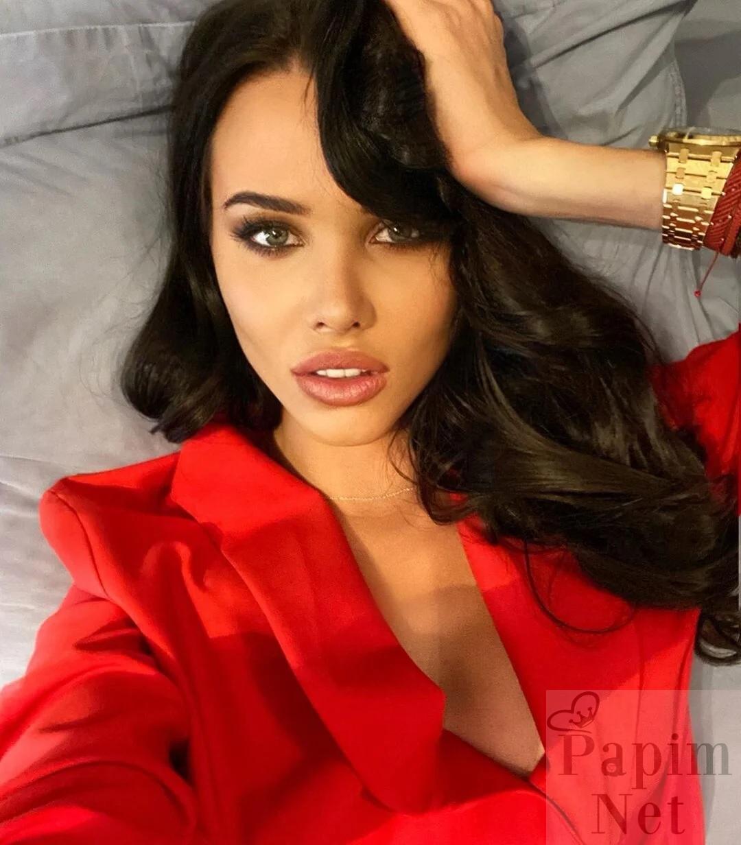 Arab Escort Dubai Ella